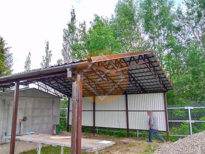 стальной двускатный навес для автомобиля