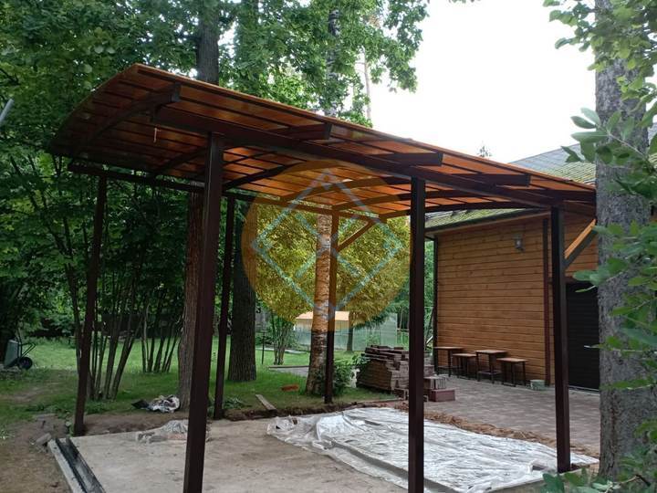 металлический навес для машины