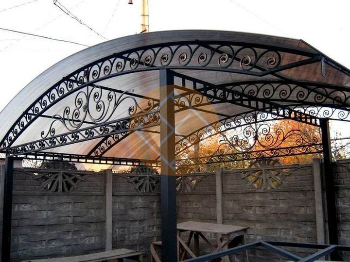 кованый навес на дачу