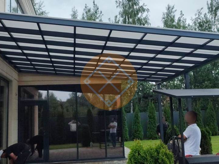 навес для загородного дома из поликарбоната