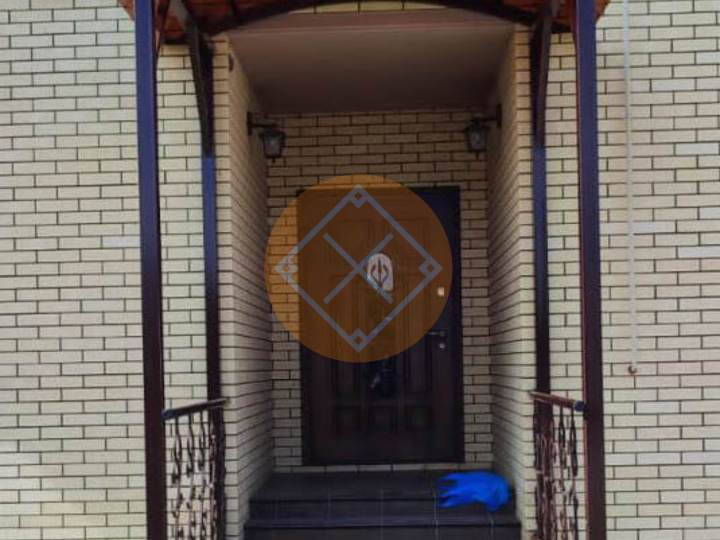навес для загородного дома из поликарбоната арочной формы