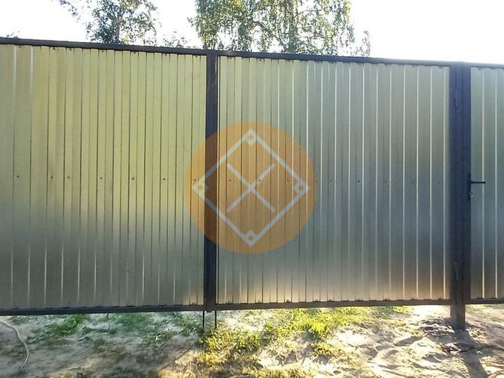 ворота с калиткой из оцинкованного профнастила