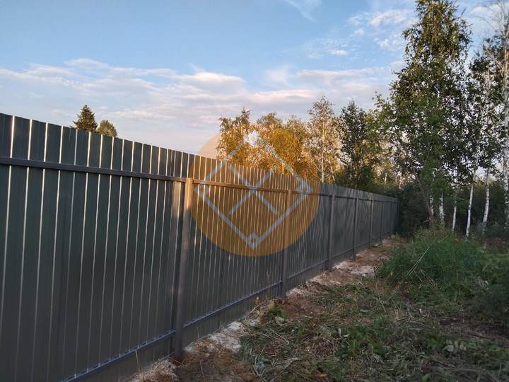 забор из профнастила оцинкованного, вид внутри