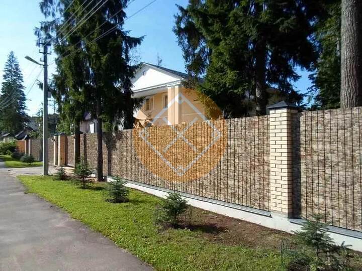 забор из профлиста под камень, забор на фундаменте с кирпичными столбами