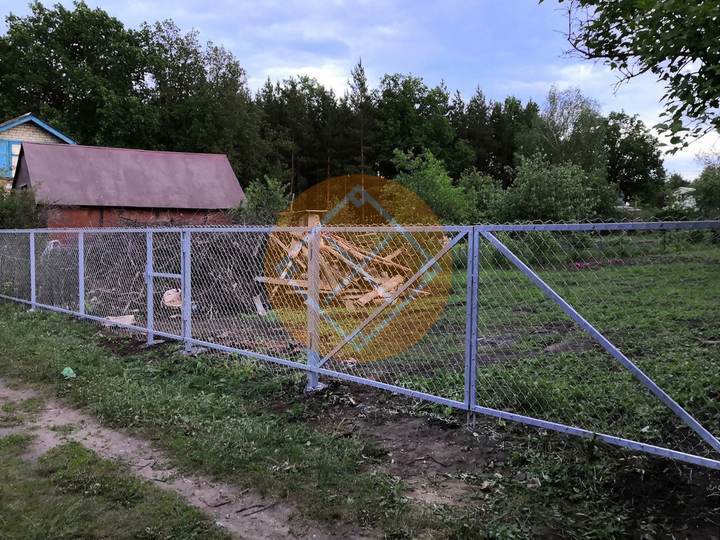 забор, распашные ворота и калитка из сетки рабицы