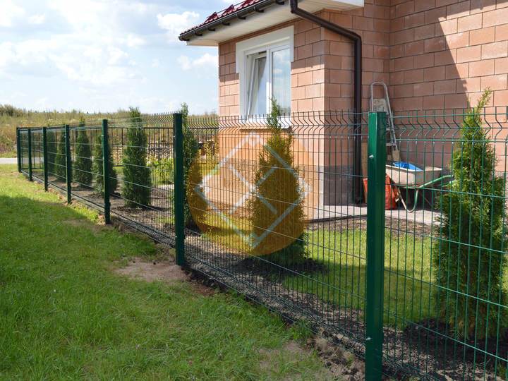забор из 3д сетки для загородного участка