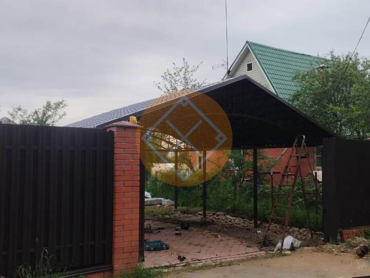 двускатный навес из металлочерепицы