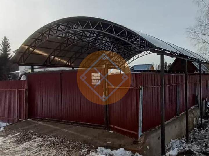 арочный навес для загородного дома