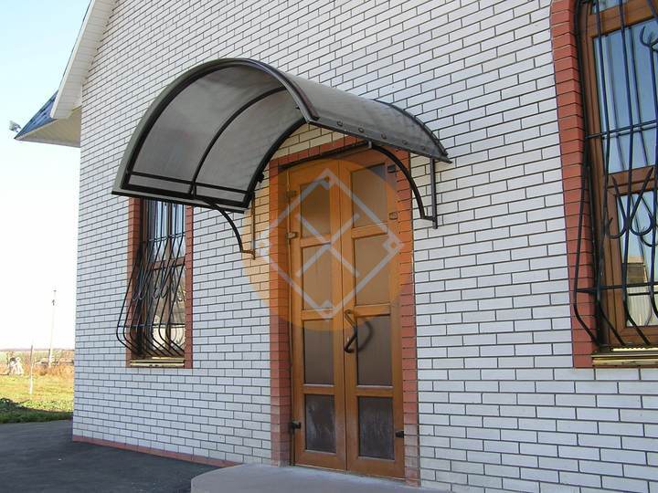 козырек с арочной крышей