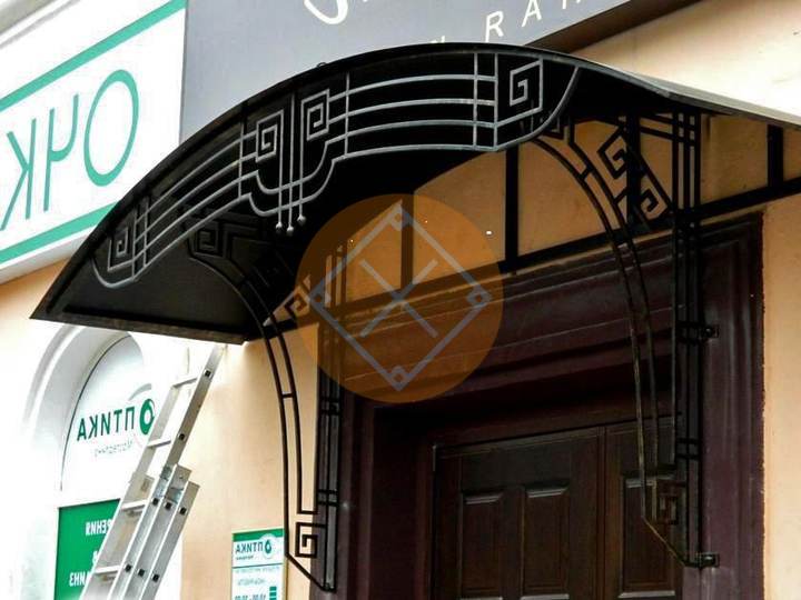 металлический навес с арочной крышей