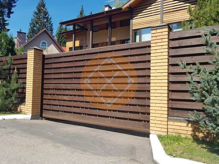 металлические откатные ворота из штакетника