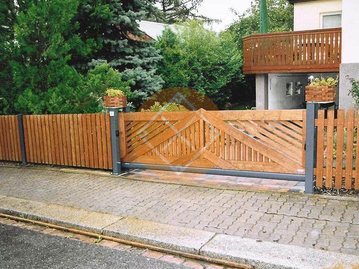 откатные ворота из штакетника с консольным открыванием