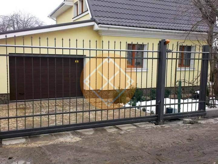 откатные решетчатые ворота с ковкой