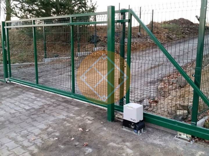 стальные откатные ворота из 3D сетки